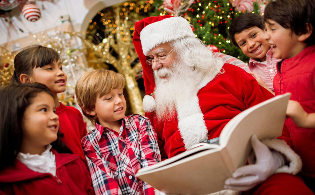Niños con Santa Claus