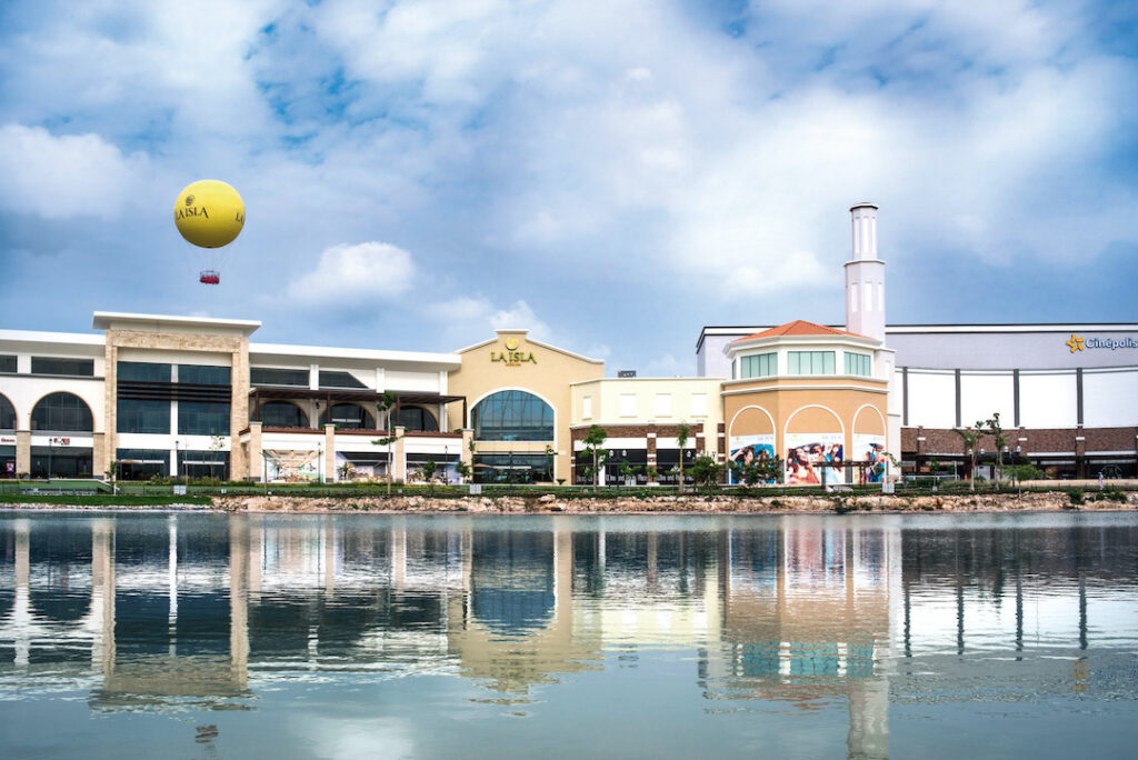 Plazas comerciales en Mérida ventajas de vivir cerca