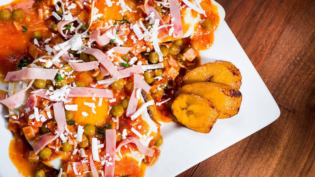 Huevos motuleños